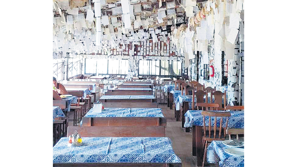 El mítico Bar do Arante, uno de los restaurantes más emblemáticos de Florianópolis, sin gente.