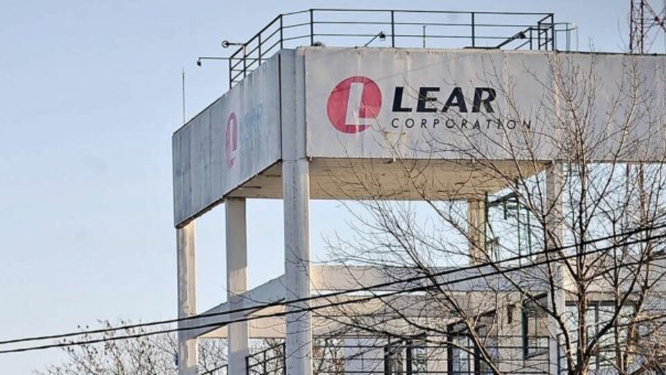 La actividad automotriz retrocede por el derrape del mercado interno.