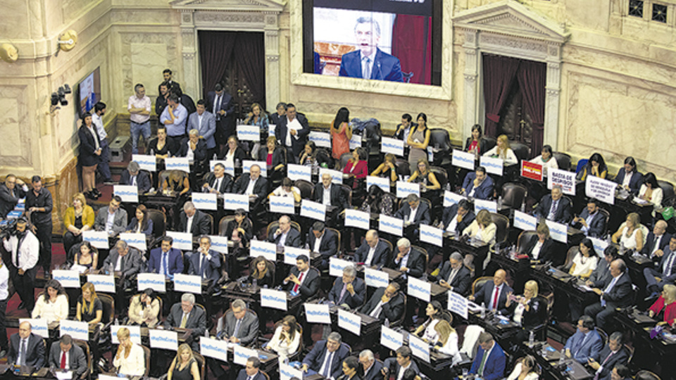Os deputados e senadores da oposição coincidiram em criticar o discurso do Presidente Macri.