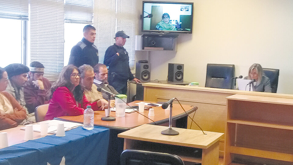 La jueza de Esquel Carina Estefanía cuestionó el uso de la violencia por parte del Estado.