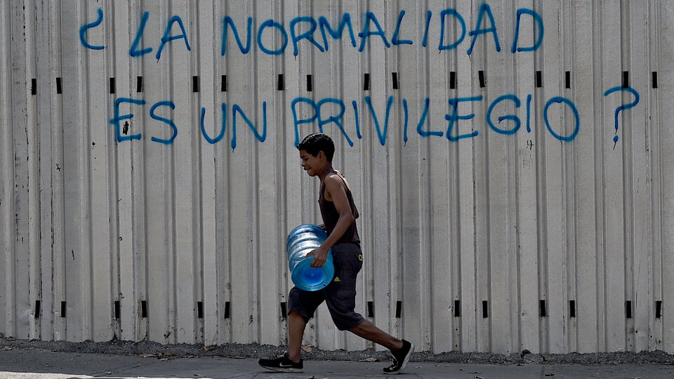 Ante los problemas de falta de luz y agua, la mayoría buscó volver a la normalidad en paz.