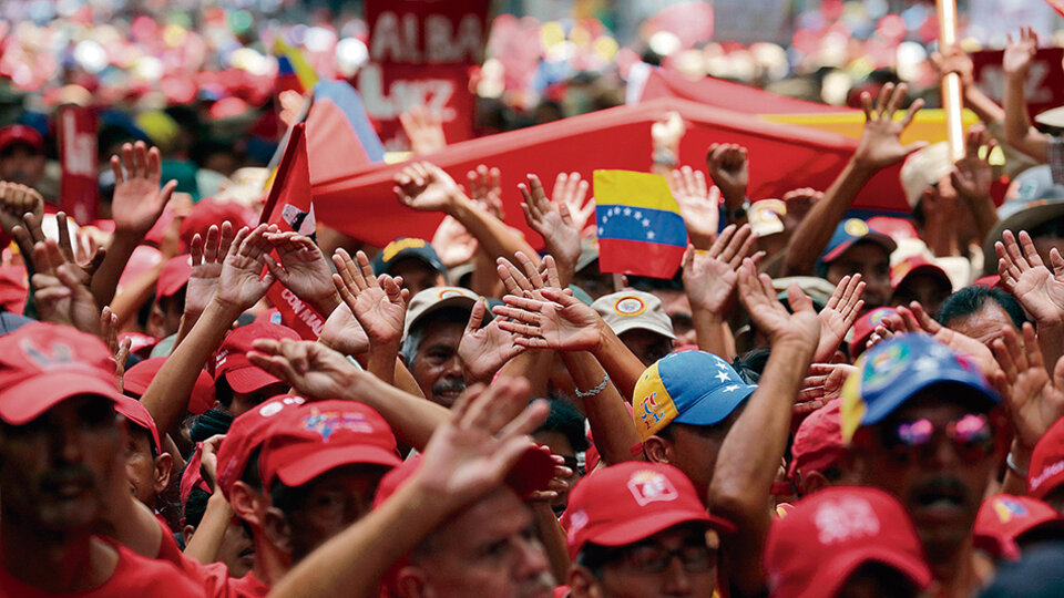 Simpatizantes del gobierno de Maduro apoyaron la salida de Venezuela de la OEA.