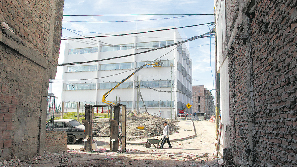 Escuela primaria 11, del DE 21, inaugurada pero sin terminar.