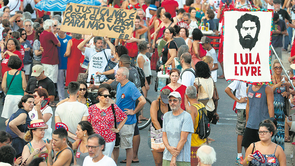 Ayer en RÃo de Janeiro se movilizaron bajo la consigna âLula libreâ, al igual que en otras ciudades de Brasil.
