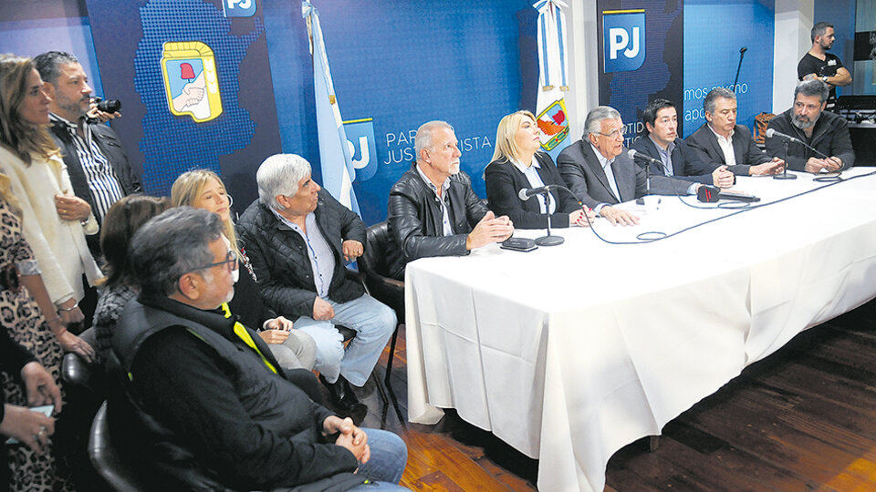 En la rueda de prensa, Gioja hizo eje en la necesidad de la unidad para ganar las elecciones.