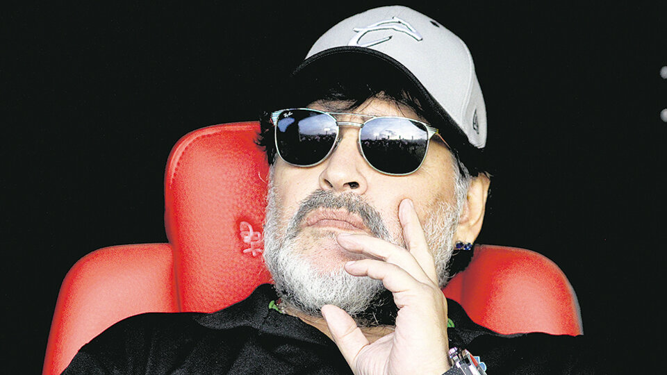 Diego Maradona, estará diez días en el país y se operará de su hombro izquierdo..