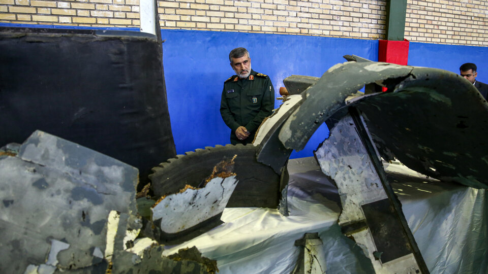 Los restos del dron rescatados por los iranÃ­es.