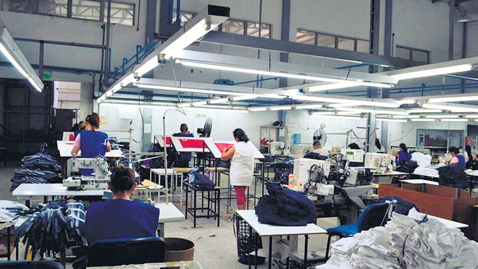 Según los trabajadores, J&S ofrece el 50 por ciento de lo que corresponde por indemnizaciones.