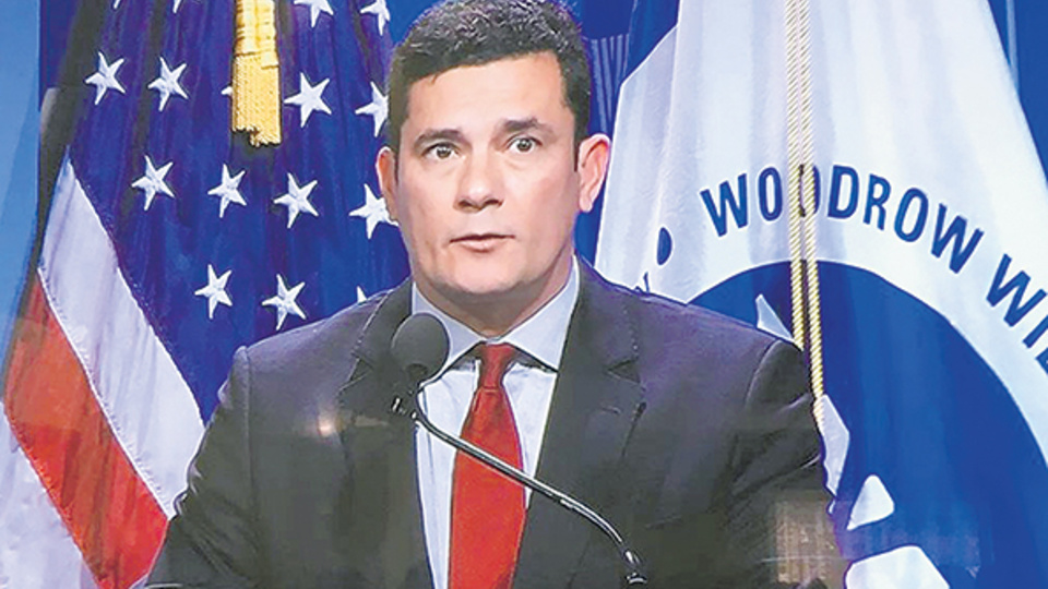 Moro siempre ha sido un viajero frecuente a EE.UU como asistente a cursos y a dar conferencias.