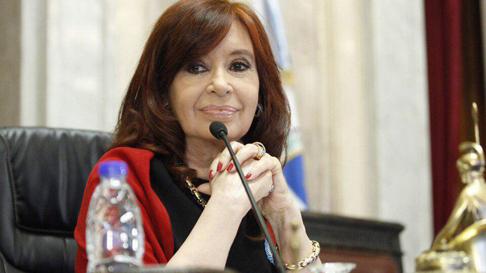 Silobolsas Cristina Kirchner Compartio En Twitter El Chiste De La Mulita Me Encanta El Humor Y Cuando Es Inteligente Mas Escribio Pagina12