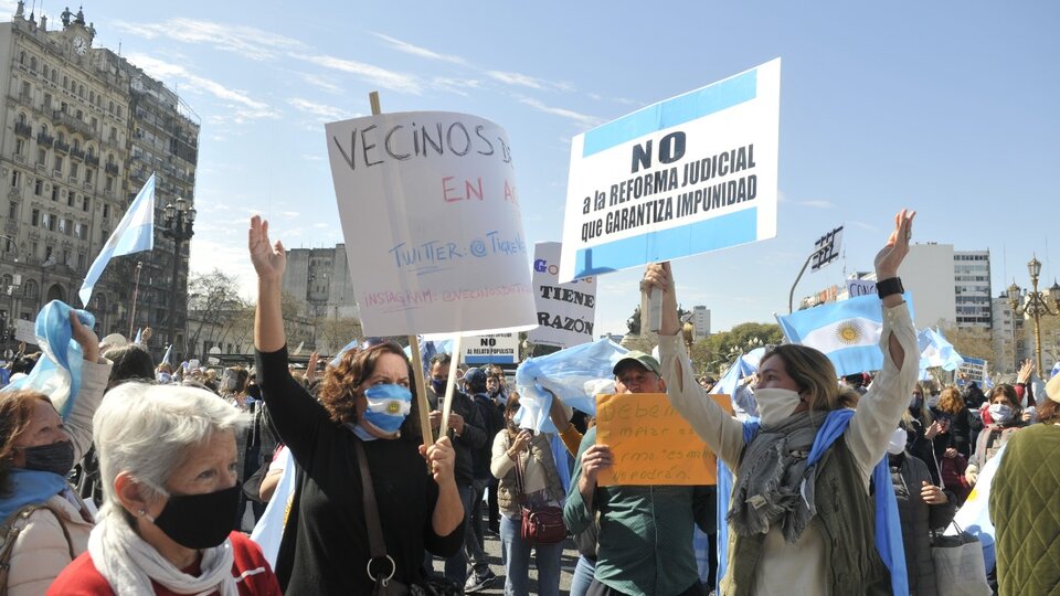 Las Fotos De La Protesta Contra La Reforma Judicial | Un Pequeño Grupo ...