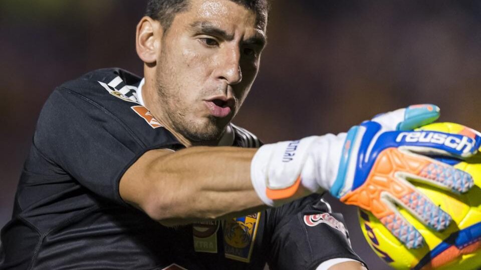 Nahuel Guzmán dio positivo de covid-19