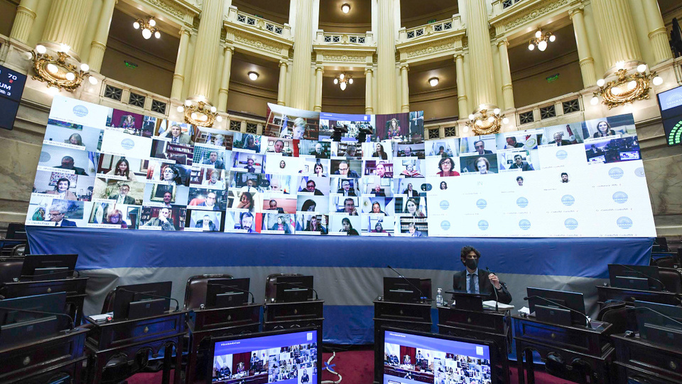 El Senado comenzará a discutir este lunes, con la presencia de funcionarios del ministerio del Interior, el proyecto del Gobierno que fija el monto por el traspaso de la policía de la Ciudad. (Fuente: NA)
