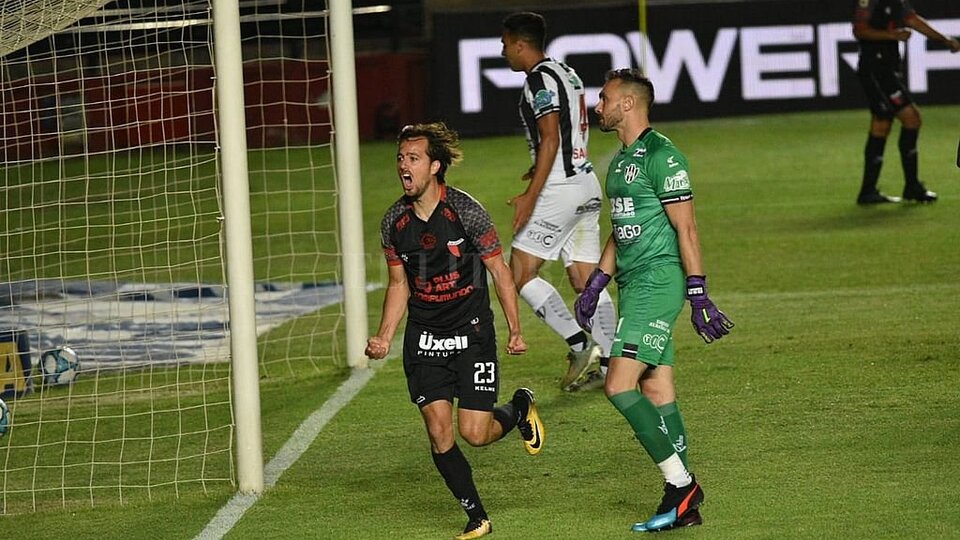 Copa de la Liga Profesional: Colón desplazó a Independiente