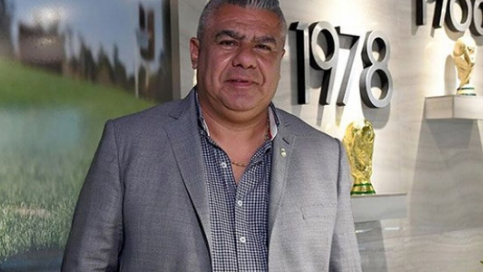 El presidente de la AFA dijo que Messi "disfruta" en la Selección