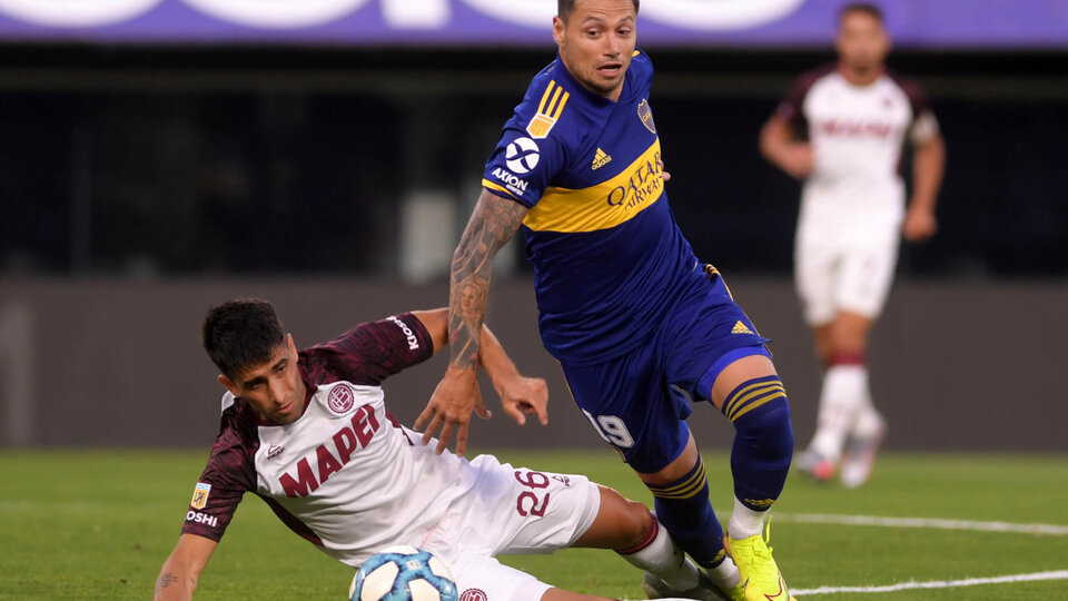 Boca recibió la Copa pero perdió ante Lanús