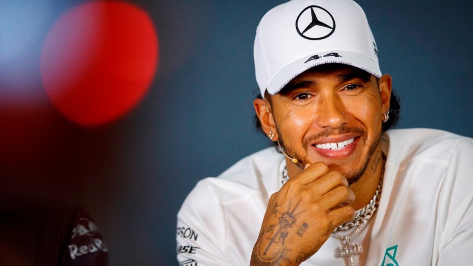 Lewis Hamilton y Mercedes oficializaron su acuerdo | El inglés firmó