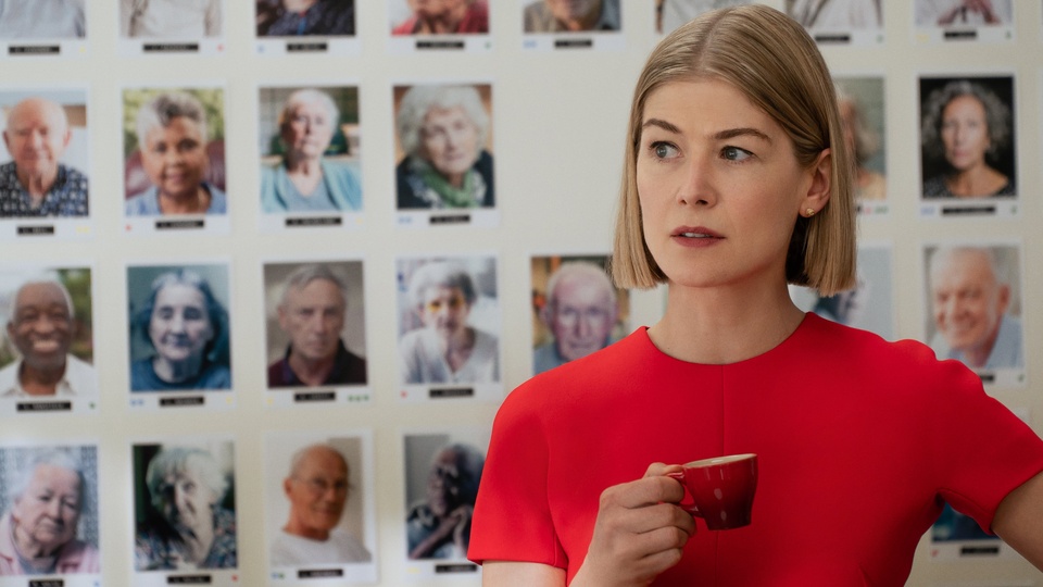 Don T Worry I Ll Take Care Of You On Netflix With Rosamund Pi Archyde Don T Worry I Ll Take Care Of You On Netflix With Rosamund Pi Archyde