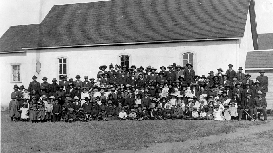 Otras dos iglesias fueron quemadas en Canadá | El caso de internados católicos que reclutaban a la fuerza a niñes de los pueblos autóctonos | Página12 Otras dos iglesias fueron quemadas en Canadá | El caso de internados católicos que reclutaban a la fuerza a niñes de los pueblos autóctonos | Página12