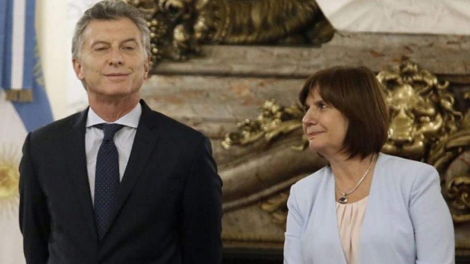 Mauricio Macri se bajó de la interna de Juntos por el Cambio y dejó sola a Patricia Bullrich | El expresidente comunicó su decisión por Facebook | Página|12