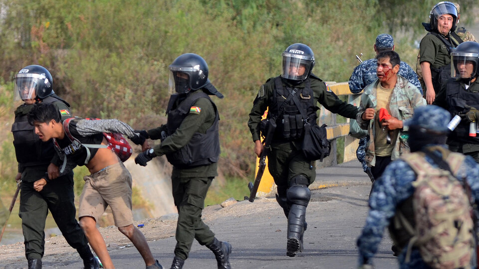 La Procuración abrió una investigación por el material bélico enviado a los golpistas de Bolivia | La realizó el fiscal general adjunto, Gabriel González Da Silva post thumbnail image