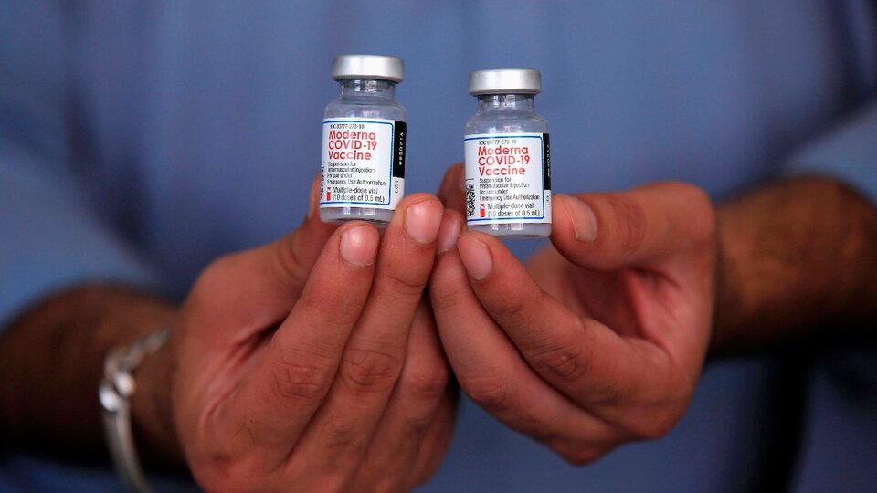 Vacunas de Moderna: En qué consiste el acuerdo y cómo se usarán las dosis | Primer convenio entre el Gobierno y un laboratorio estadounidense para enfrentar el covid-19 post thumbnail image