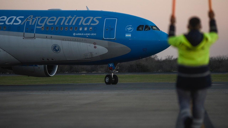 Aerolíneas Argentinas ya trasladó 20 millones de vacunas a la Argentina | Este mediodía parte el sexto vuelo a China para traer Sinopharm post thumbnail image