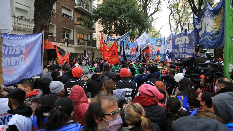 Abrazo solidario a la embajada de Cuba en Argentina | Página|12