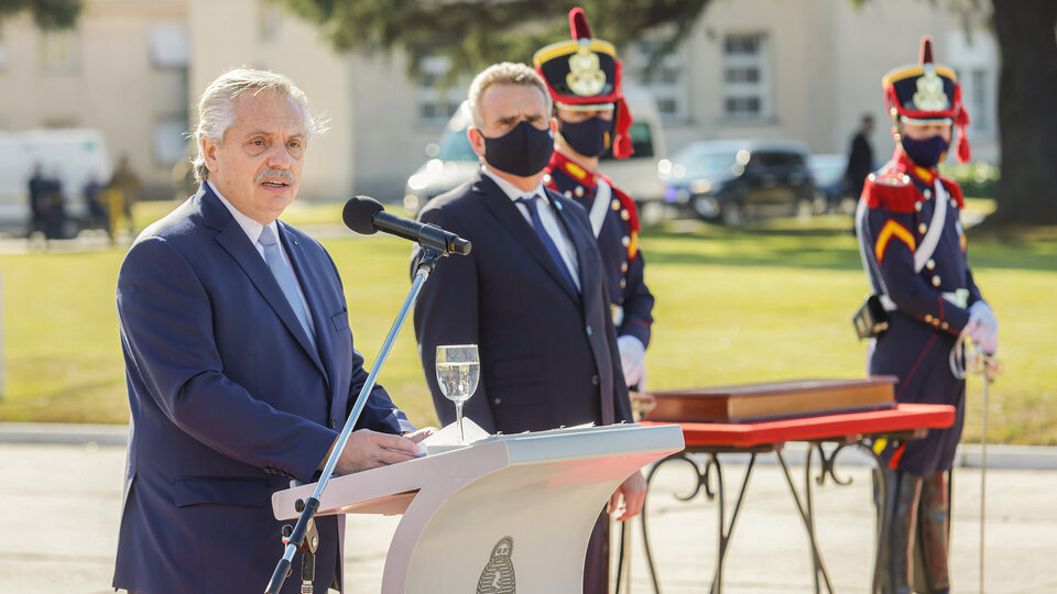 El Presidente expresó «gratitud» a las Fuerzas Armadas por la asistencia para enfrentar la pandemia | Encuentro de camaradería en el Colegio Militar de la Nación post thumbnail image