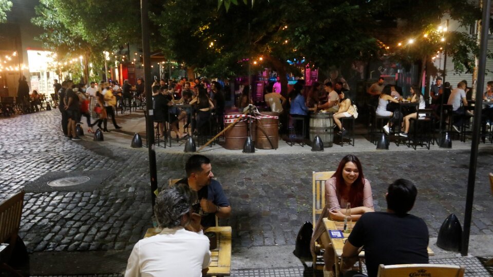 La provincia de Buenos Aires analiza impedir a quienes no estén vacunados que entren a bares y restaurantes | “Es una posibilidad”, dijo el jefe de Gabinete bonaerense post thumbnail image