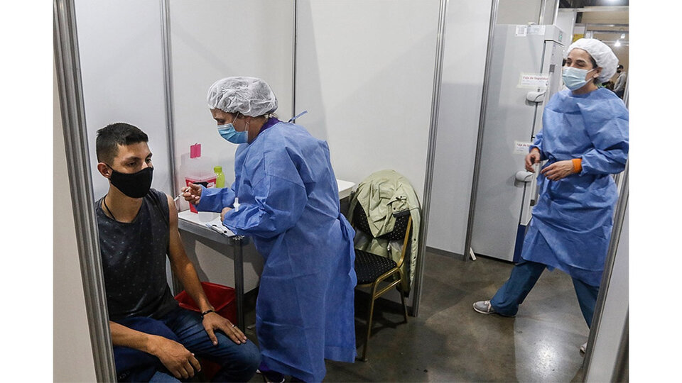 Plan de vacunación: La Ciudad comienza la inscripción de los jóvenes de entre 18 y 24 años | La Argentina superará los 40 millones de dosis recibidas esta semana post thumbnail image