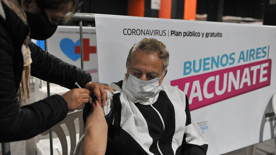 Provincia de Buenos Aires: Enviaron citaciones para reemplazar segundas dosis de Sputnik V | Se mandaron 400 mil turnos para la combinación de vacunas con Astrazeneca o Moderna   post thumbnail image