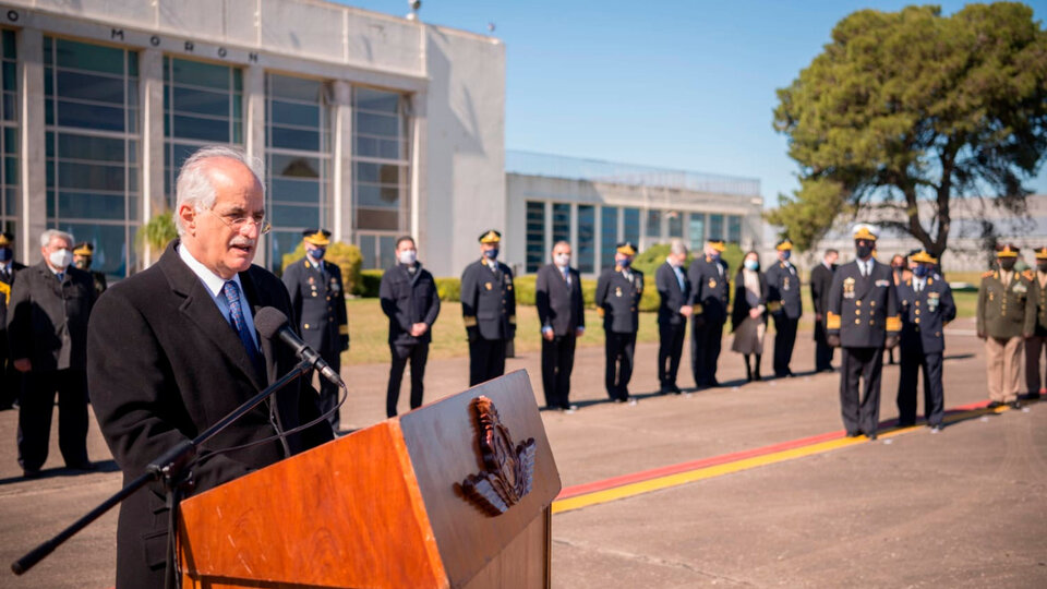 Jorge Taiana: «Vamos a continuar con la modernización de las Fuerzas Armadas» | Primer acto del nuevo ministro de Defensa post thumbnail image