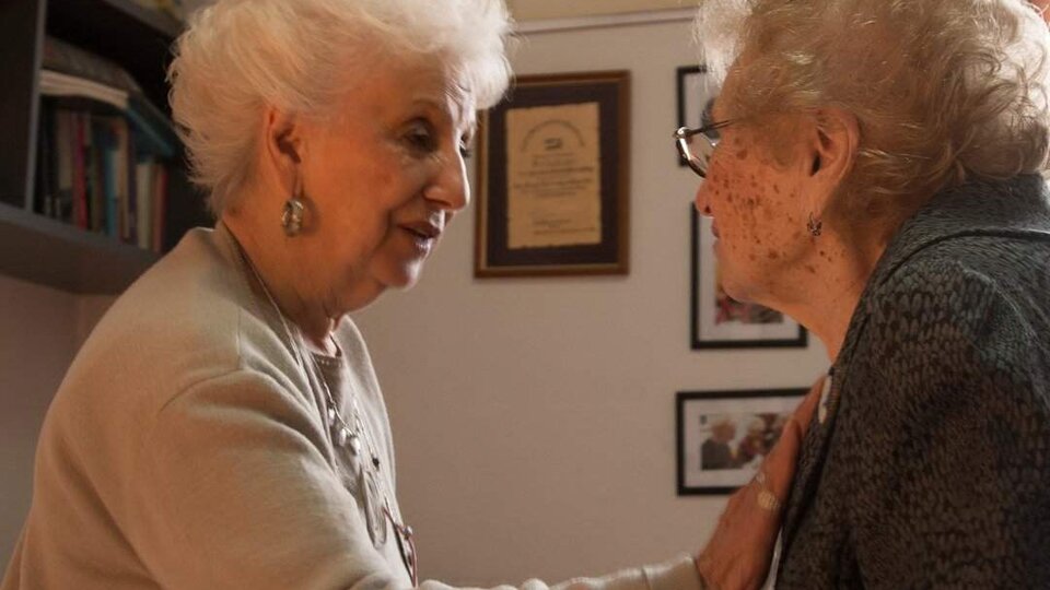 La vicepresidenta de Abuelas de Plaza de Mayo cumplió 102 años | Rosa Tarkovsky de Roisinblit recibió infinidad de mensajes de cariño post thumbnail image