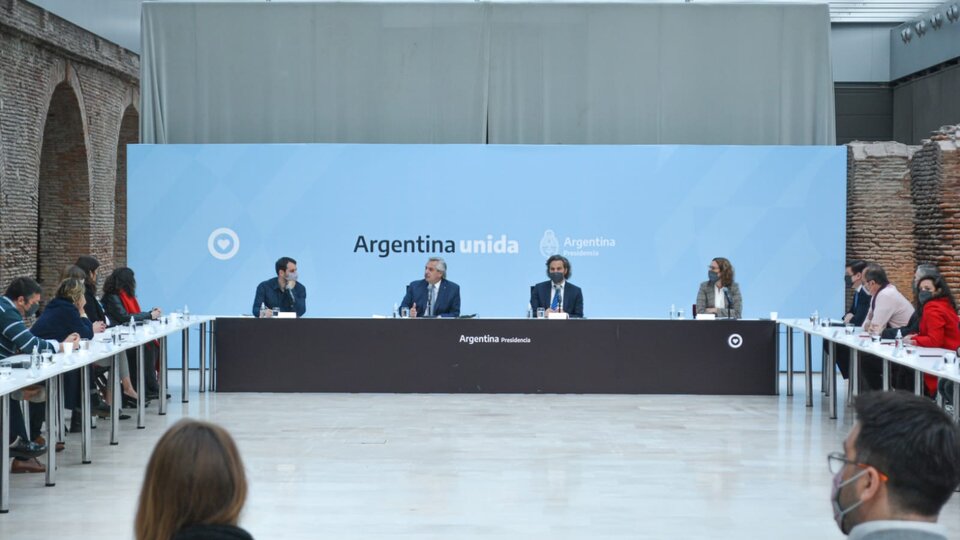 El debate de Alberto Fernández con los intelectuales de Agenda Argentina | Dialogaron sobre los desafíos de un nuevo acuerdo social y políticas públicas para enfrentar los discursos de odio post thumbnail image