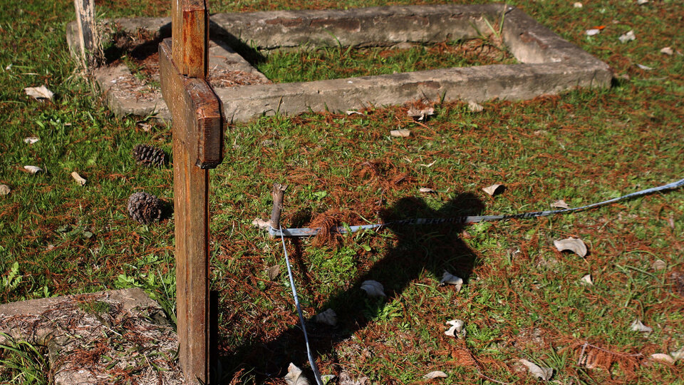 Terminaron las tareas de exhumación en el cementerio de Villa Paranacito para saber si los restos NN pertenecen a desaparecidos | Presentan un gran deterioro por la humedad del suelo post thumbnail image