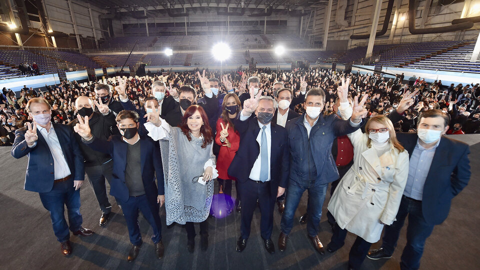 PASO 2021: “Somos el país que se levantó una y mil veces” | Alberto Fernández y Cristina Kirchner cerraron la campaña del Frente de Todos post thumbnail image