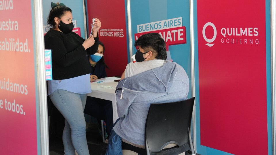 Provincia de Buenos Aires: los adolescentes de 17 años sin comorbilidades recibirán vacunas contra la covid Pfizer y Moderna | A partir de este jueves post thumbnail image