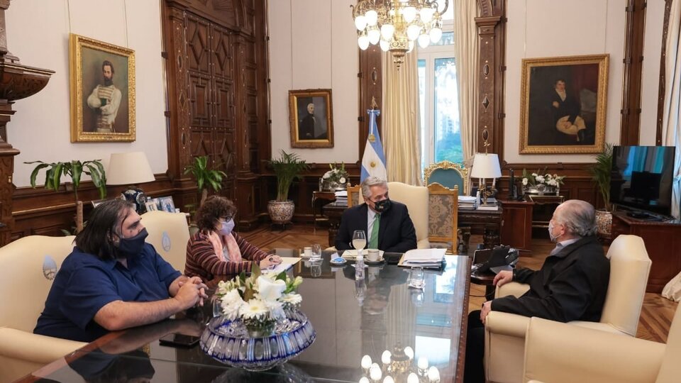 Alberto Fernández se reunió con representantes de los sindicatos docentes  | Dialogaron sobre el presupuesto educativo, condiciones laborales y salarios post thumbnail image