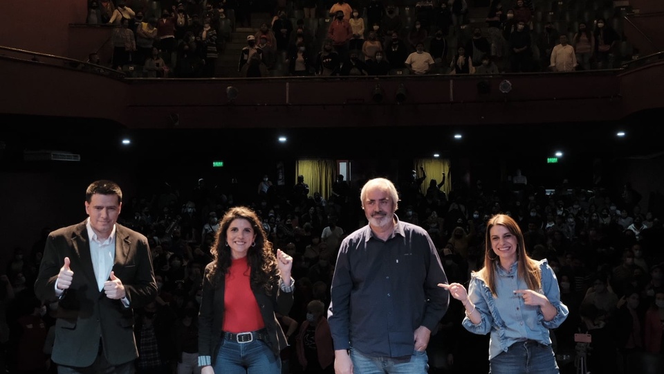 El MST reinició su campaña electoral en un encuentro con jóvenes y trabajadores | Entrevista pública en el Teatro IFT post thumbnail image