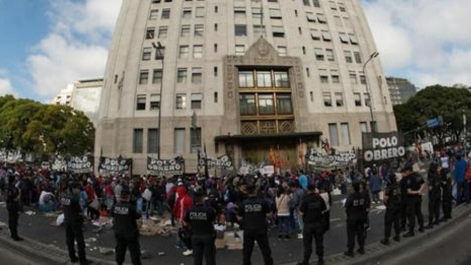 Piqueteros cortan calles y accesos en el marco de una jornada nacional de protesta | Desde las 9 am