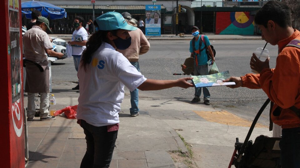 Escuchar y convencer, el rol de la militancia para dar vuelta la elección | Casa por casa, voto a voto