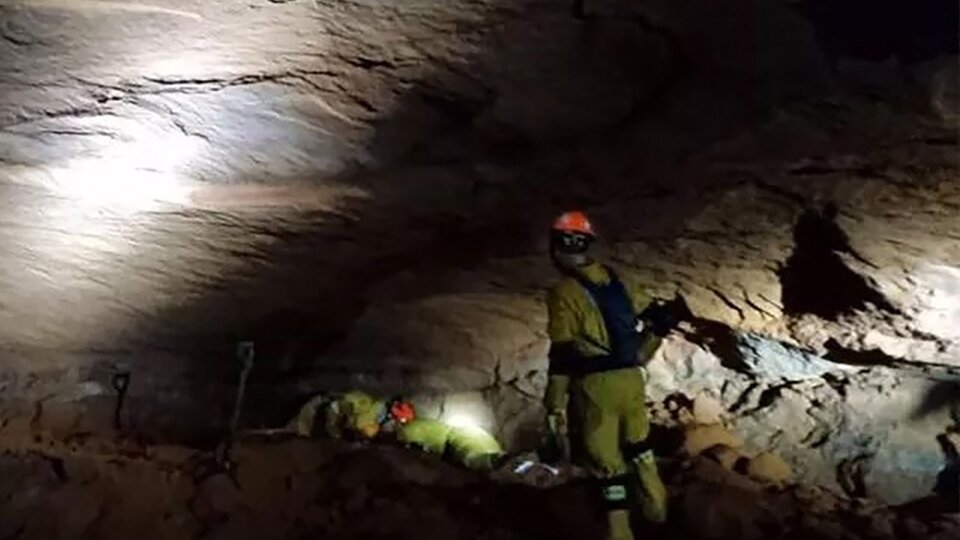 Brazil: 9 firefighters killed in cave collapse |  Rescue crews said the rescue operation was very difficult