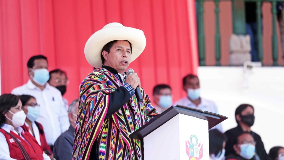 Perú: el gobierno de Pedro Castillo cumple cien días | En medio una guerra política desatada por la derecha y la prensa hegemónica