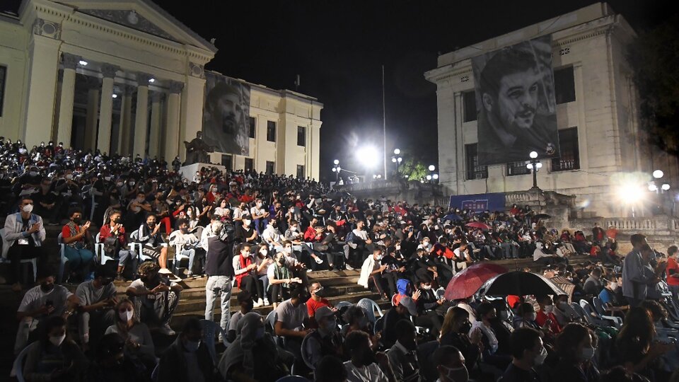 Fünf Jahre nach Fidel Castros Tod zollt Kuba ihm Tribut  Das Gedenken an den Revolutionsführer begann mit einer emotionalen Zeremonie an der Universität von Havanna