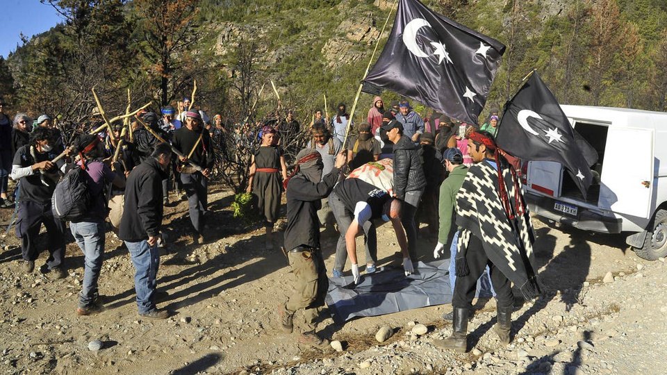 Qué une el asesinato del joven mapuche con el de Lucas González | Crimen y prejuicio