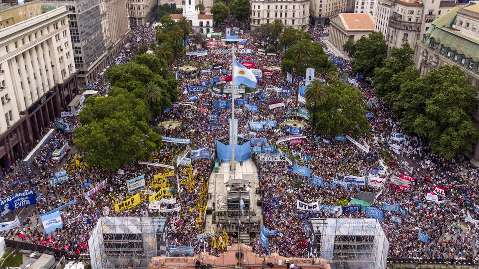 Las mejores fotos del Día de la Democracia | Imágenes de la fiesta en Plaza de Mayo