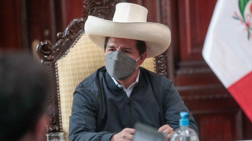 LOS RETOS DE PEDRO CASTILLO: GOBERNAR Y TRANSFORMAR PERÚ, RESISTIENDO A LA DERECHA GOLPISTA | EL PRESIDENTE TIENE COMO PRINCIPAL DESAFÍO PARA 2022 MANTENERSE EN EL PODER 