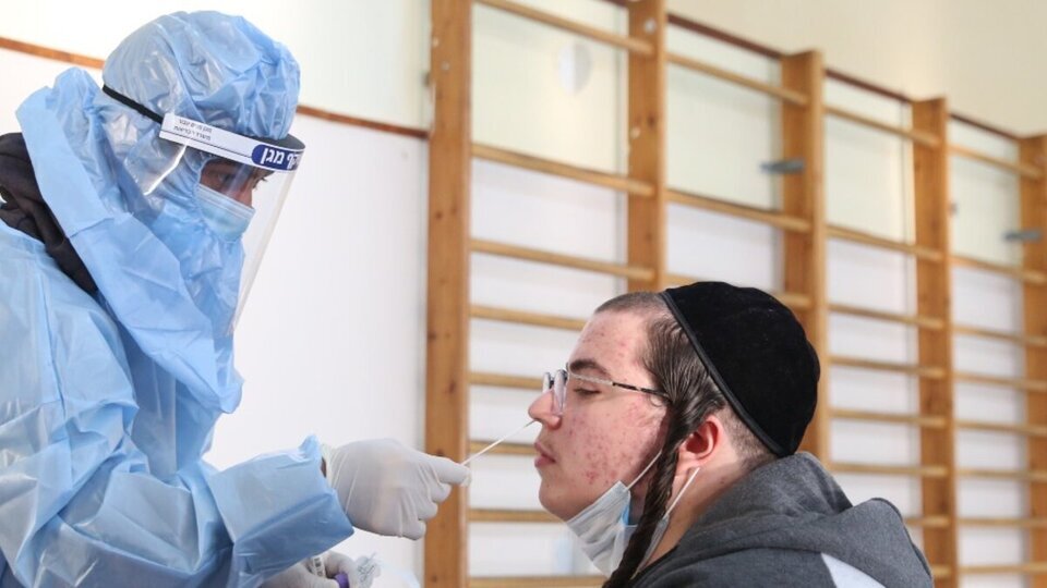 Israel expects a “storm” of daily Omicron cases |  They began to apply the fourth dose of the vaccine against covid