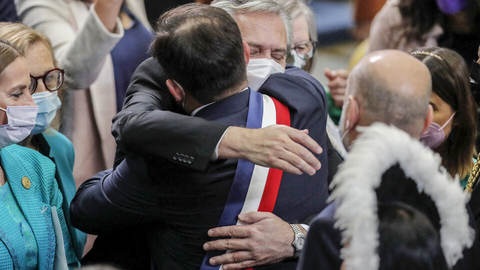 El gesto de Boric al saludar a Alberto Fernández | Los detalles de la ceremonia de asunción